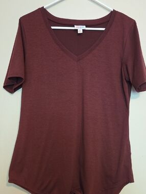 Women's V-Neck Short Sleeve Top - Deep Maroon